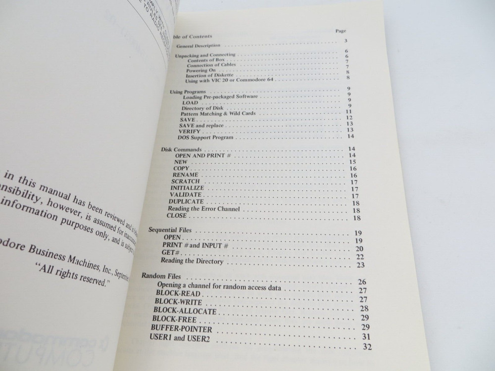 VIC-1541 SINGLE DRIVE FLOPPY DISK USER'S MANUAL - vintage computer book
