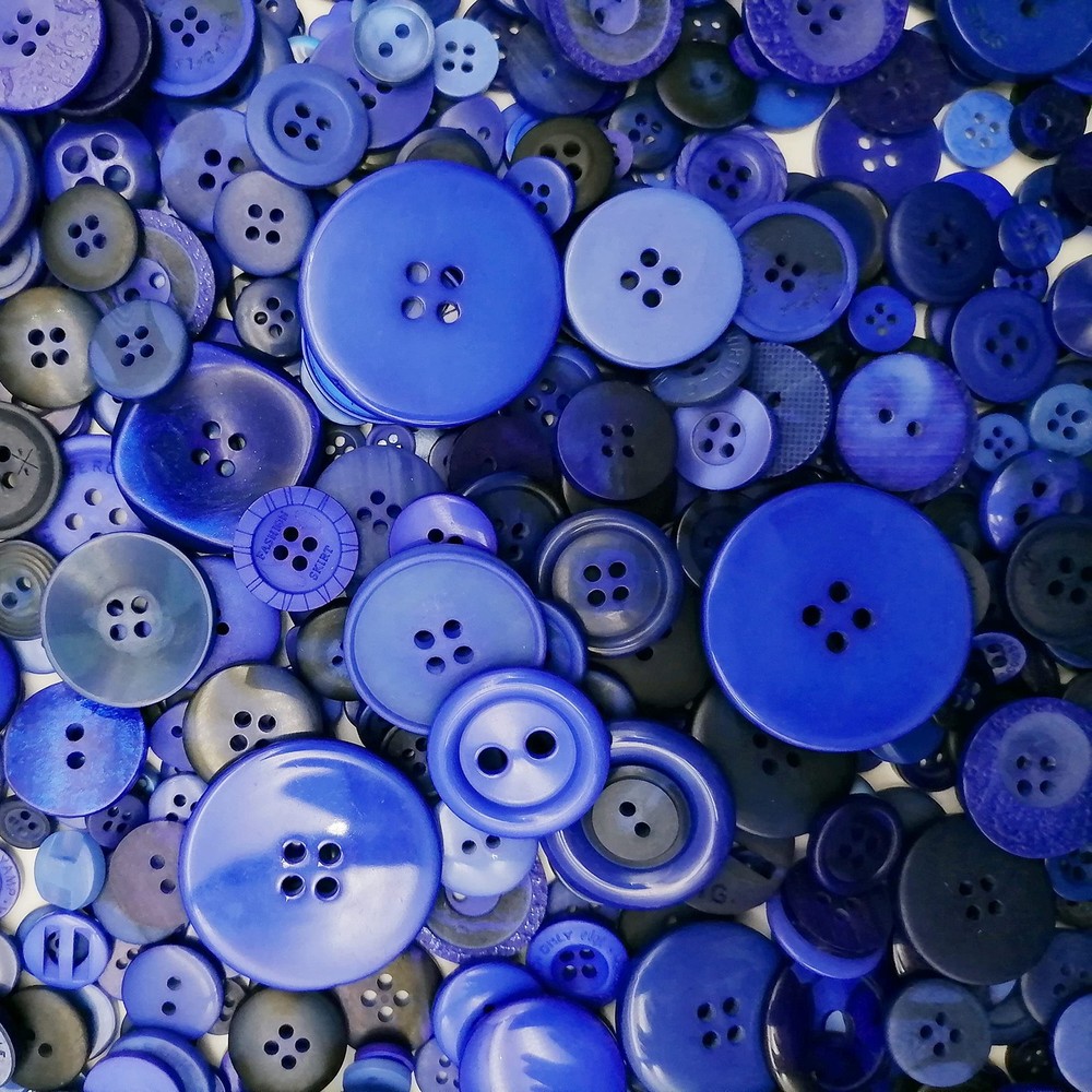 600-700 PCS Blue Buttons for Crafts, Assorted Size Sewing Decor Bulk Bundle