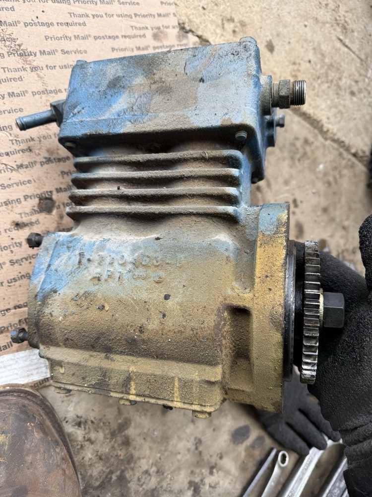 Caterpillar 3116 Bendix Tu-Flo 550 air compressor