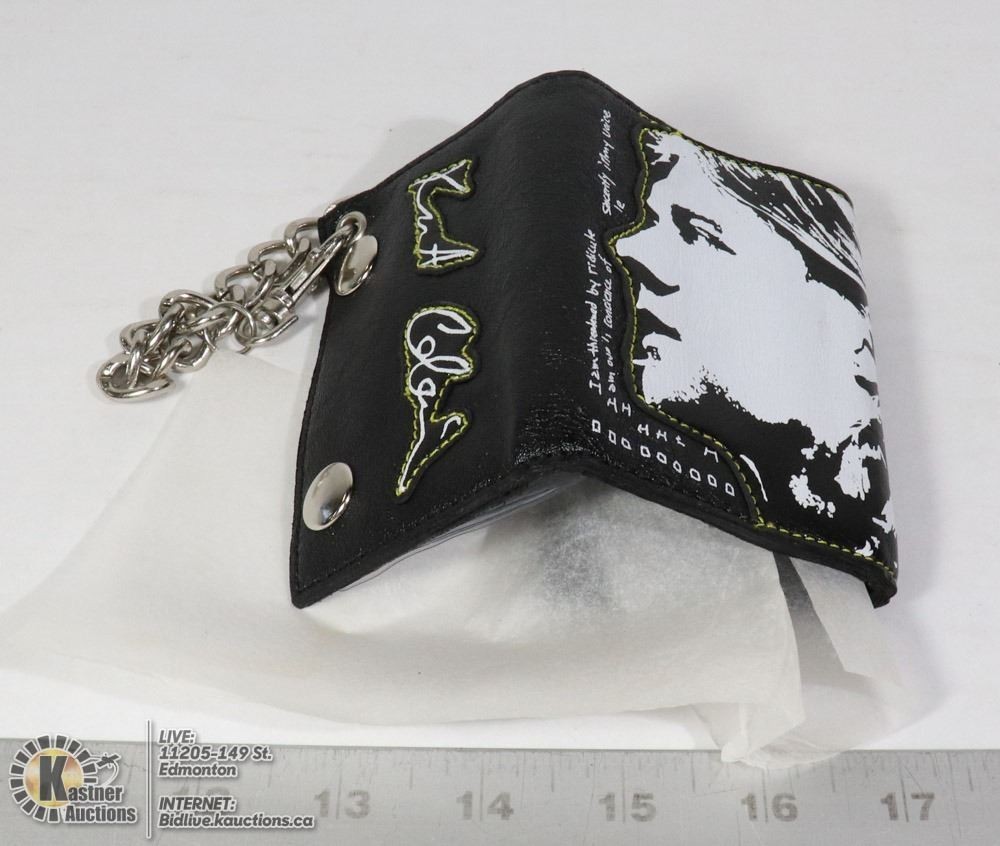 NEW KURT COBAIN WALLET WITH CHAIN NIRVANA by NECA