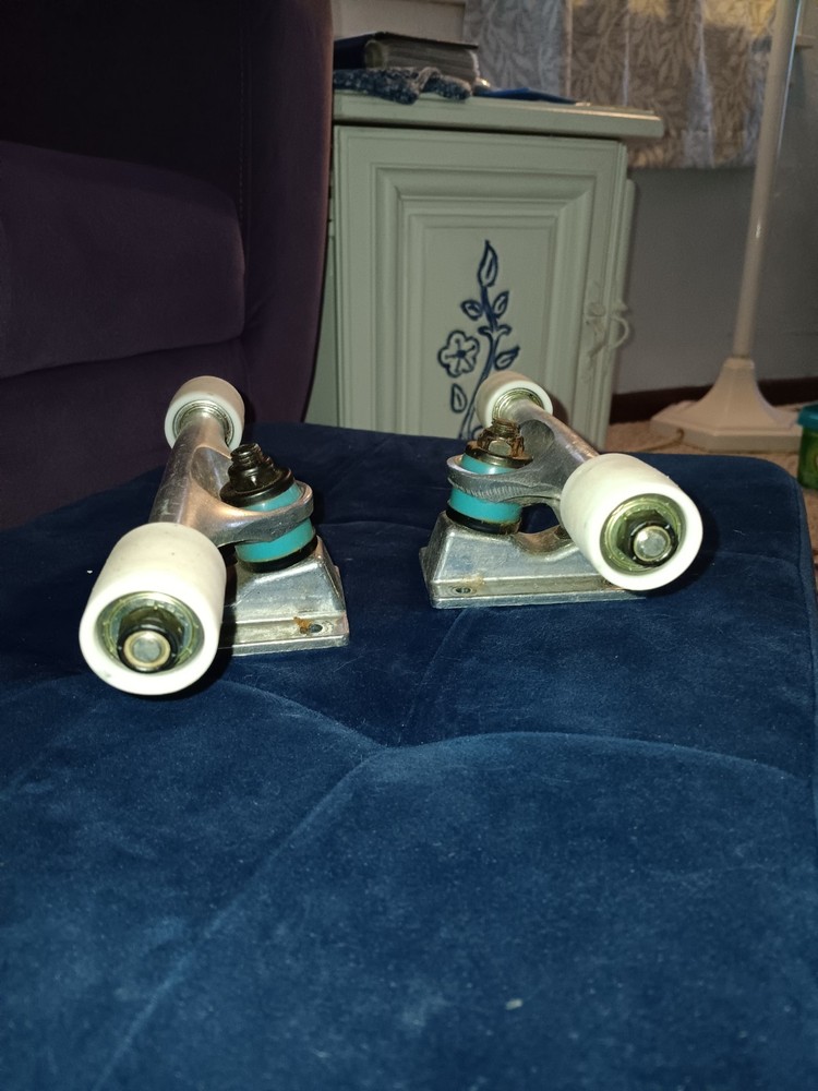 Skateboard Trucks With Tiny Wheels.