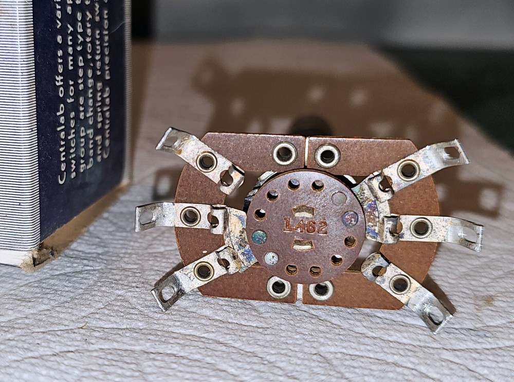 CENTRALAB 1462 Rotary Switch - 2 pole/2 position