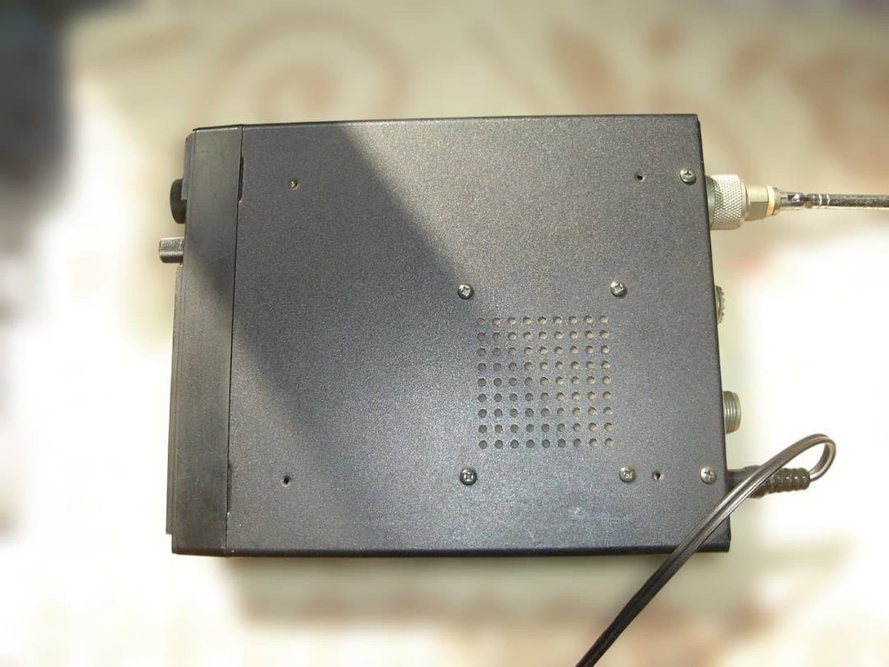 ICOM IC-R100 General Coverage Communications Receiver 500-1800MHz