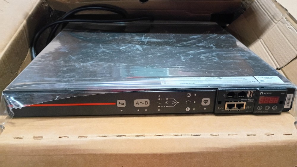 Vertiv Geist RTS VA4N1100 Rack Transfer Switch
