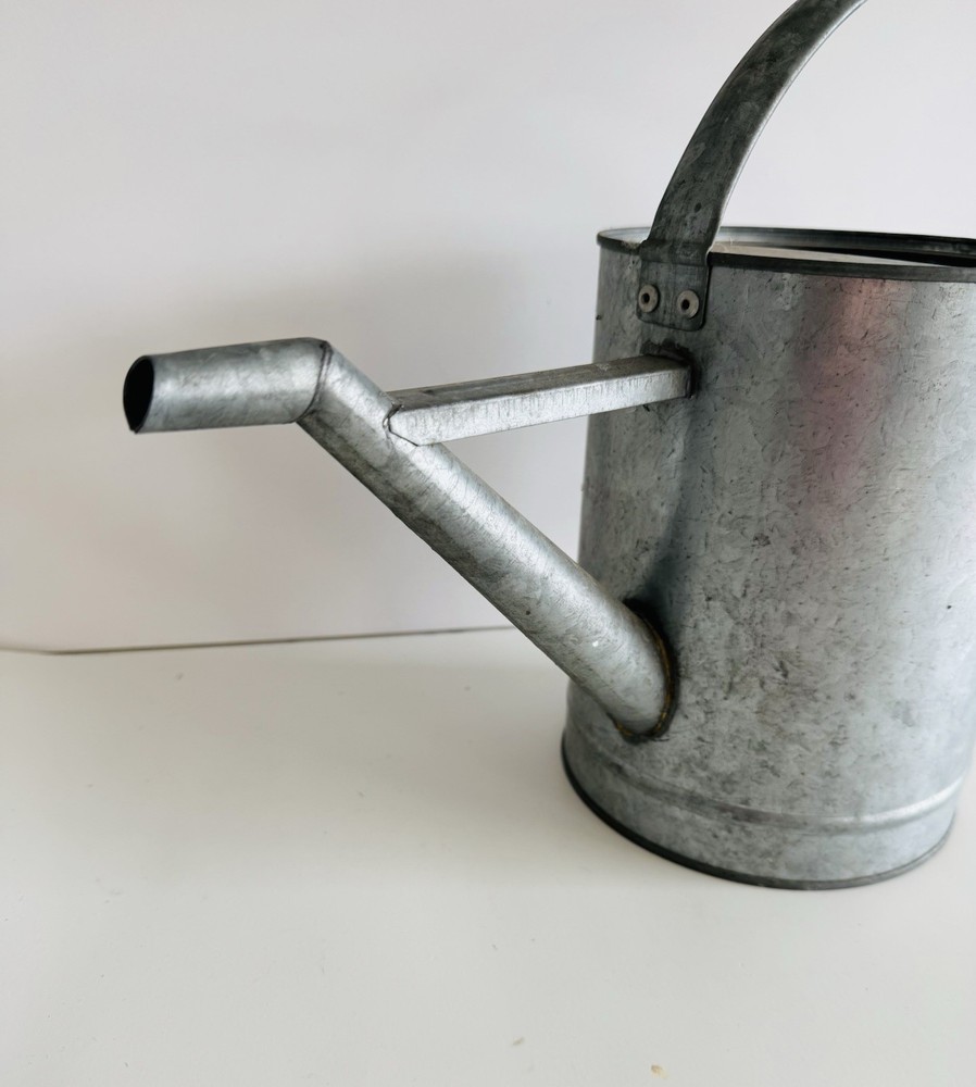 GALVANIZED GARDEN WATERING CAN Vintage 1 Gallon