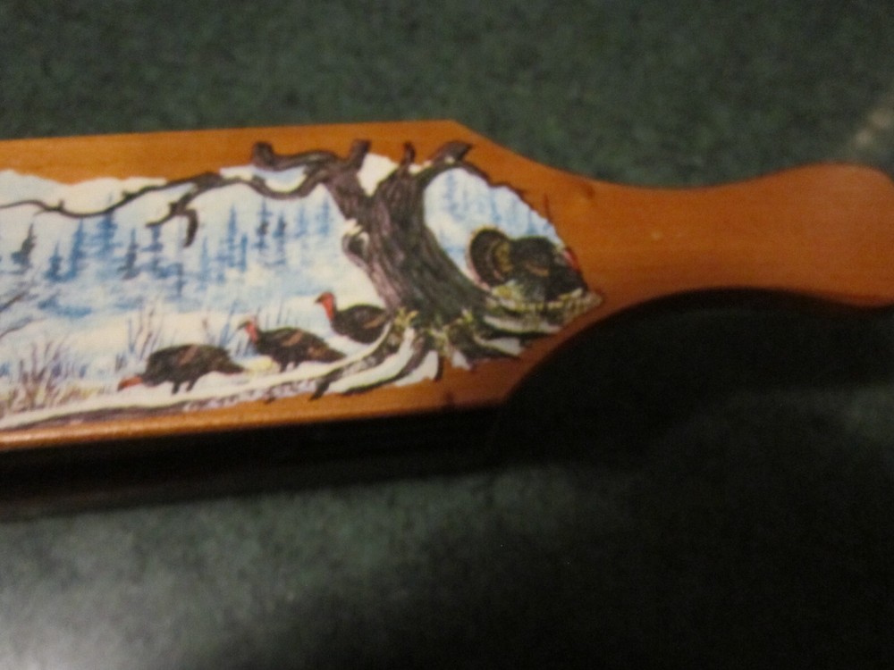 Beautiful painted paddle 6 1/4" Turkey box call with side inserts. SOUNDS GR EUC