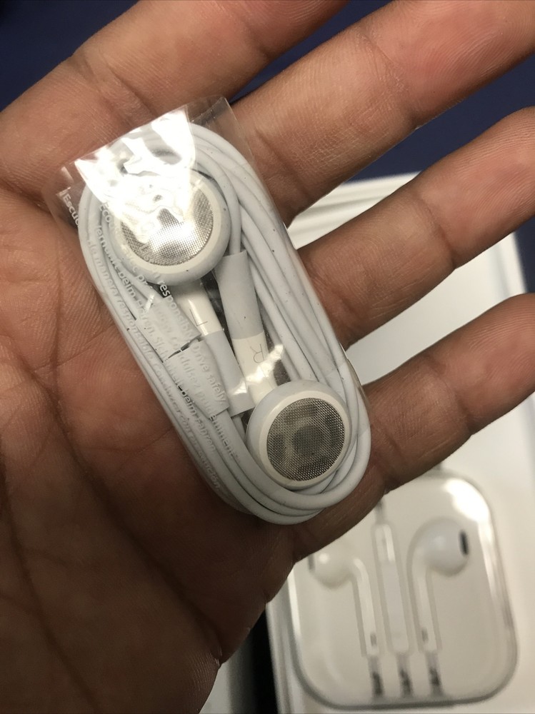 Iphone 6 Plus Empty Box With Apple Headsets