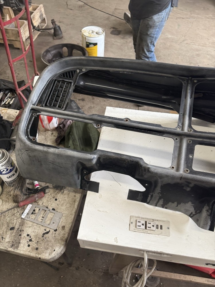 PETERBILT DASH SHELL 17 04228 201 SEE PICS