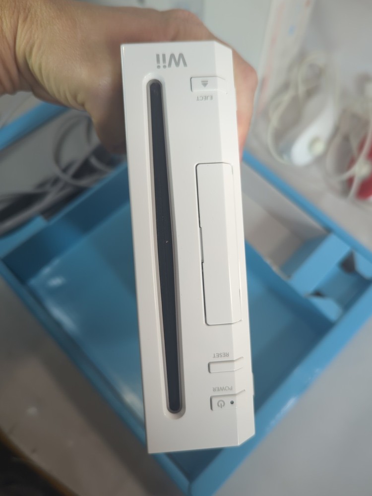 Nintendo Wii Console game system controllers bundle White (With box) Tested B13