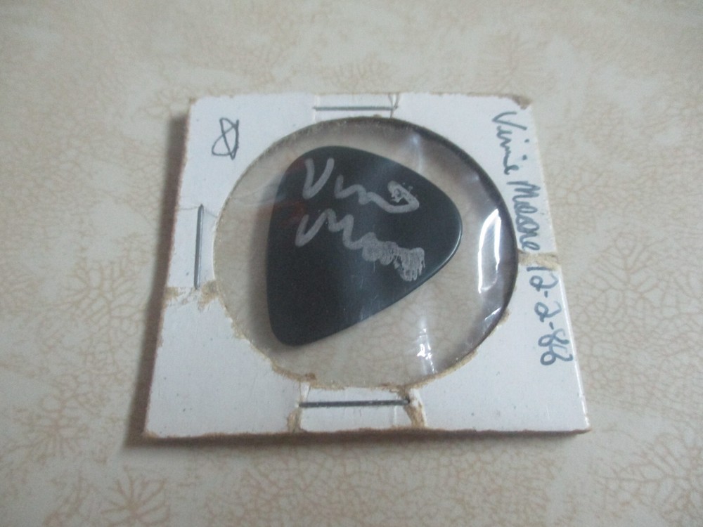 VINNIE MOORE Hand Signed Authentic Black Guitar Pick