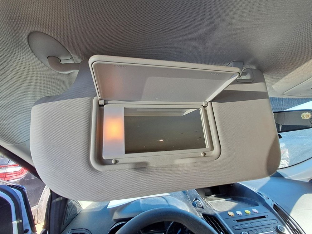 ESCAPE 2017 Glove Box 4813419