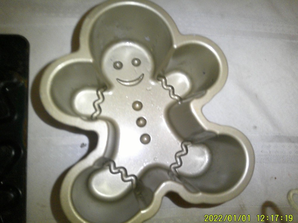 GINGERBREAD MAN COOKIE SHEET DEEP CAKE PAN