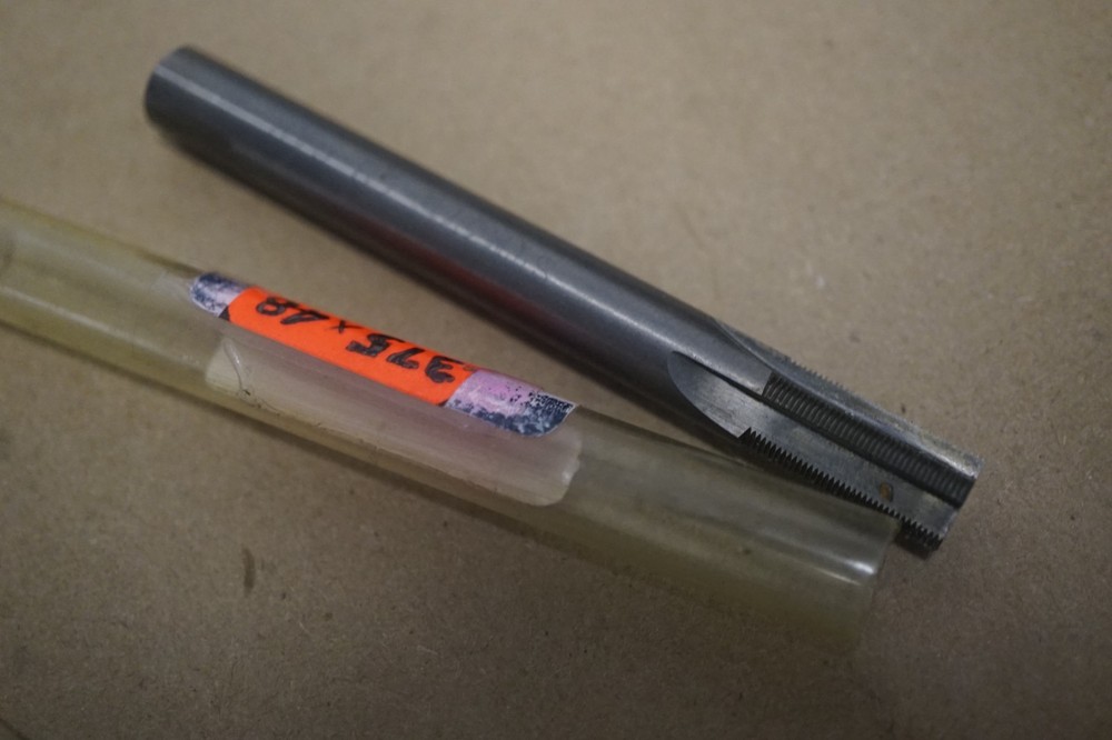 12mm Diameter x 18 Pitch Solid Carbide Thread Mill D1212 D30 18UN
