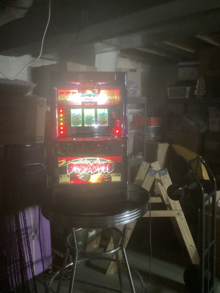 IGT Type A Dynamite Free Slot Machine + 500 tokens