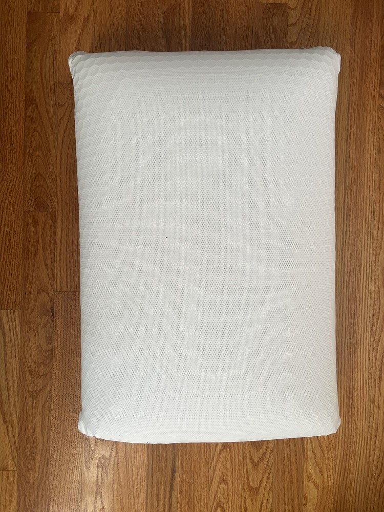 NWT Purple Harmony Standard Medium Pillow The Greatest Pillow Hex Grid