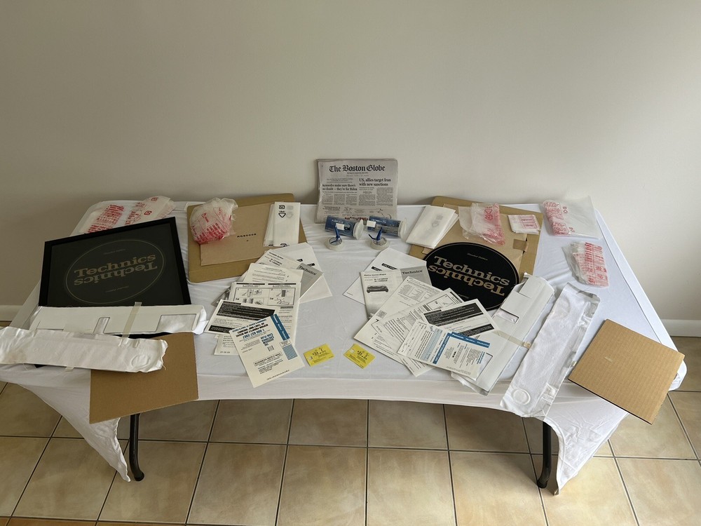 TECHNICS SL-1200 GLD Limited Gold Edition (open box)