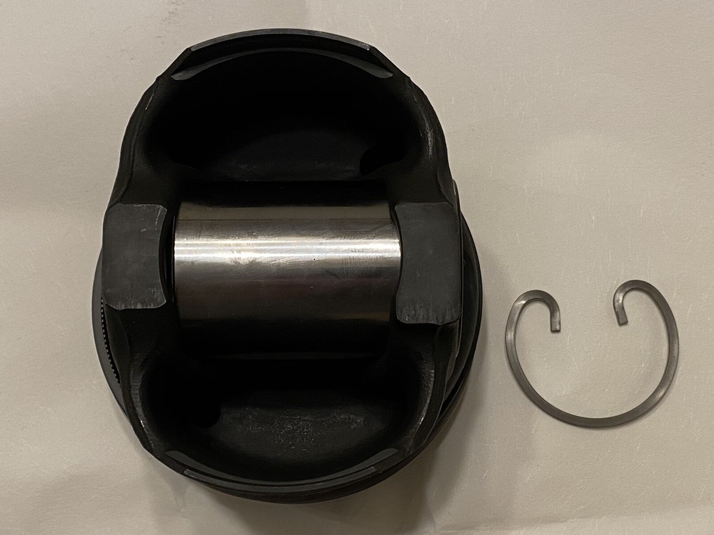 Paccar 1976615 Engine Piston Set