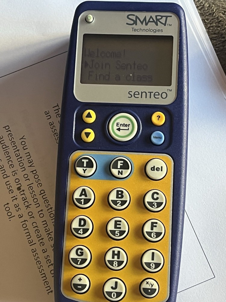 SMART Technologies Senteo 31 Remotes Case and Receiver all working