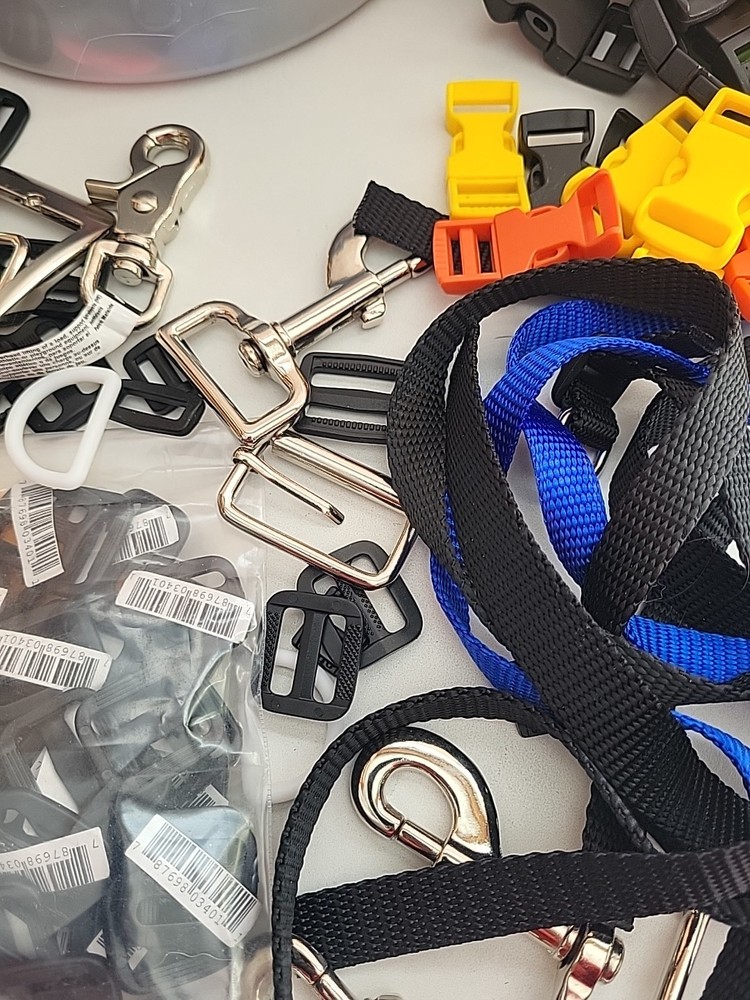Colored Plastic Buckles 4.5lbs Various Sizes + Random Hardware Pet Supplies