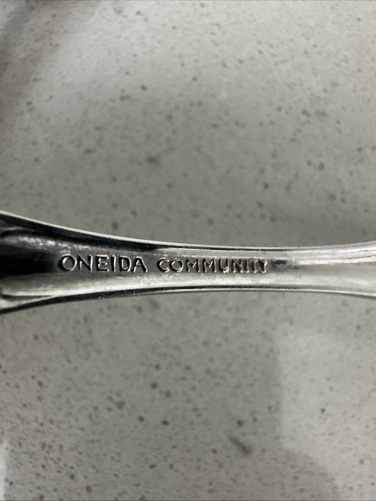 Oneida BRAHMS Community Stainless Flatware & Serving/Hostess 88 Pieces