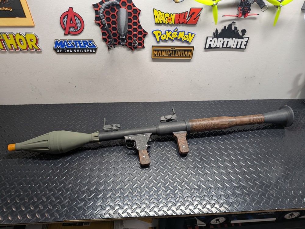RPG-7 Style Prop Replica - Version 2 - 3D Print - WOOD-GRAIN - Removable Rocket