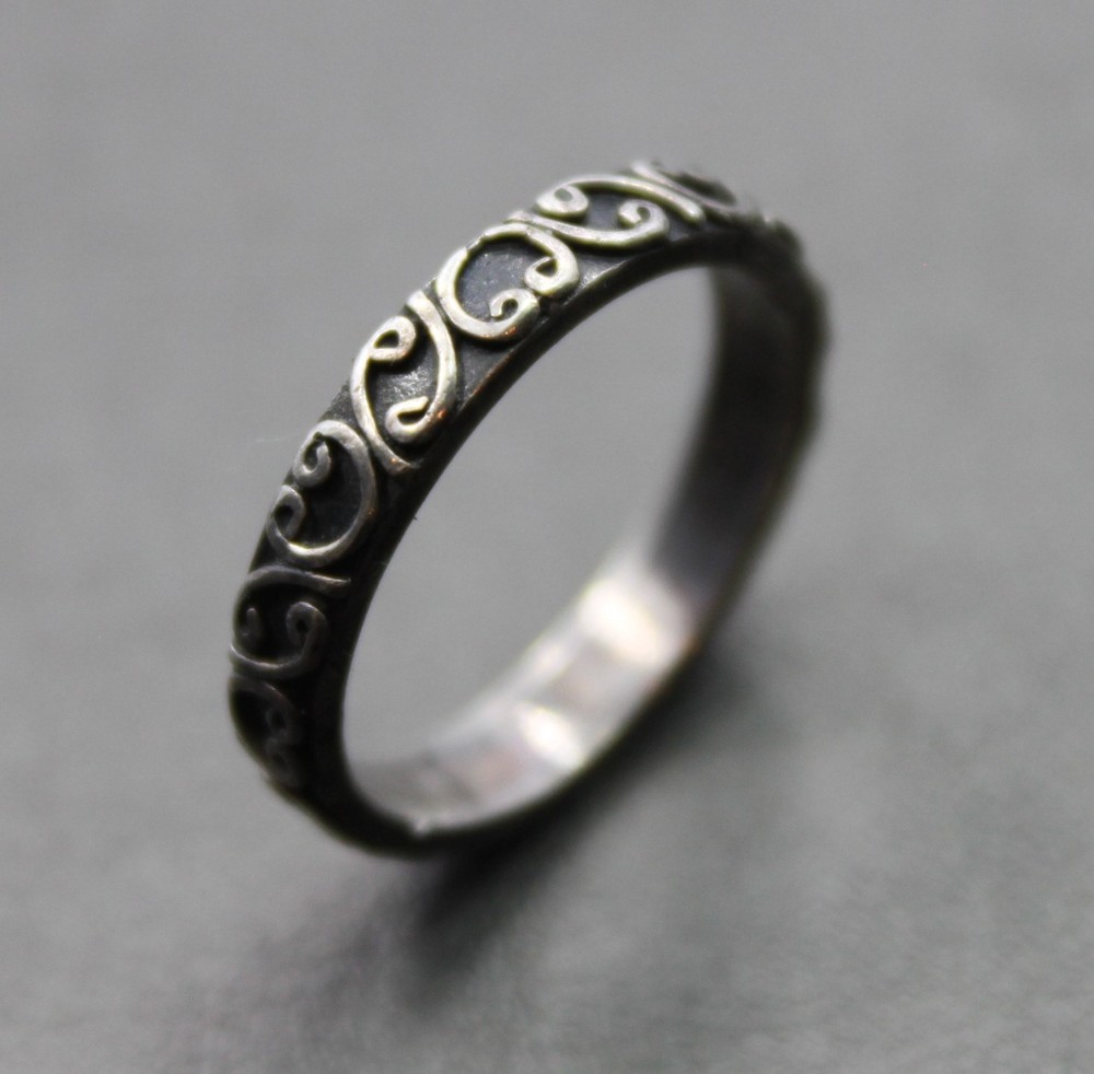 Small Sterling Silver Filigree Design Ring Size 6 / 2.7g