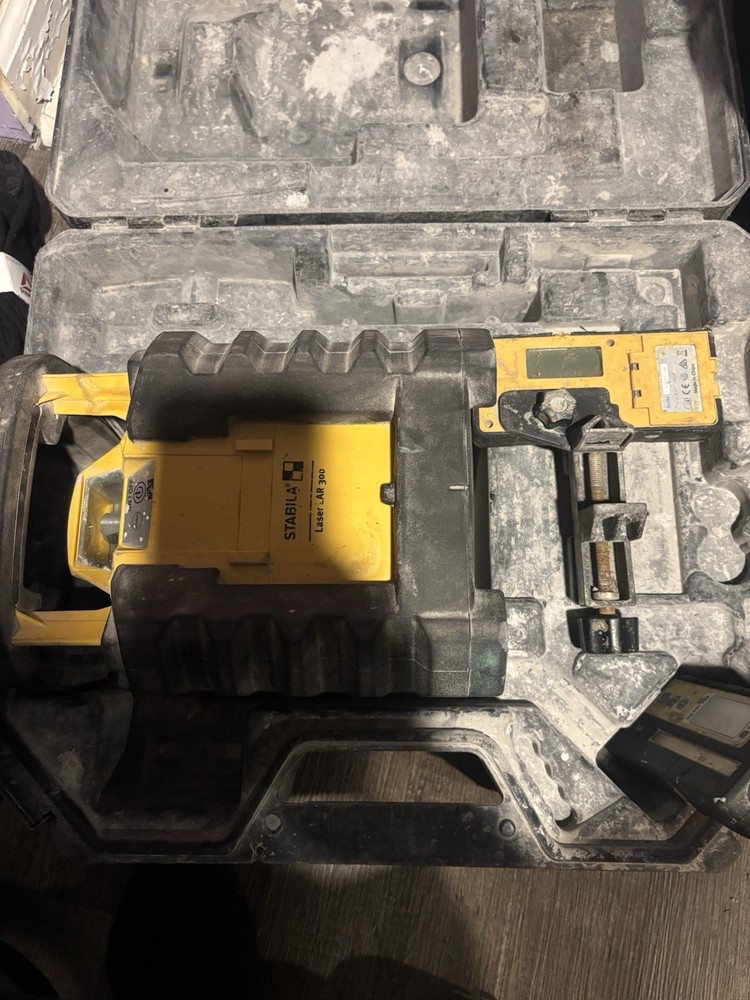 Stabila Lar-300 Multi-Line Laser - Yellow (05820) and 2 controllers