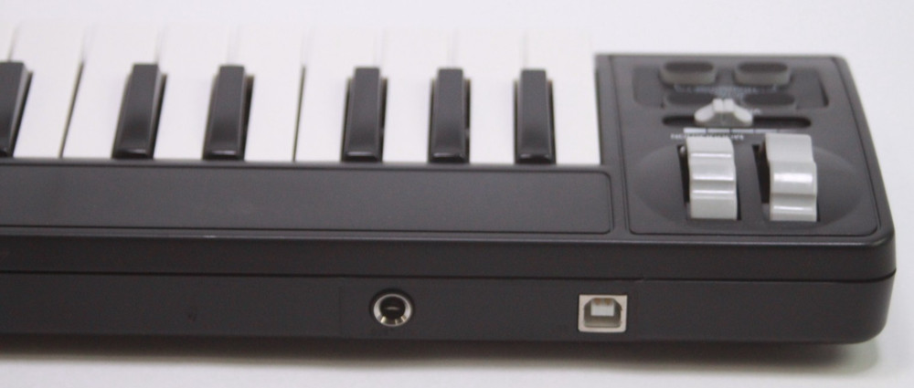 Midiplus, 32-Key Midi Controller, 32-Key (AKM320)
