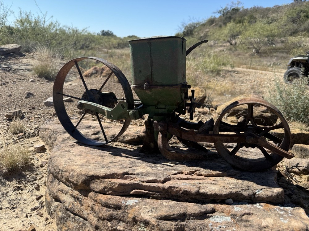 No. 4 Planet Jr Planter