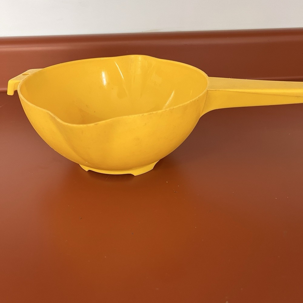 Vintage Tupperware Colander Strainer w/ Handle Yellow Quart Double Pour