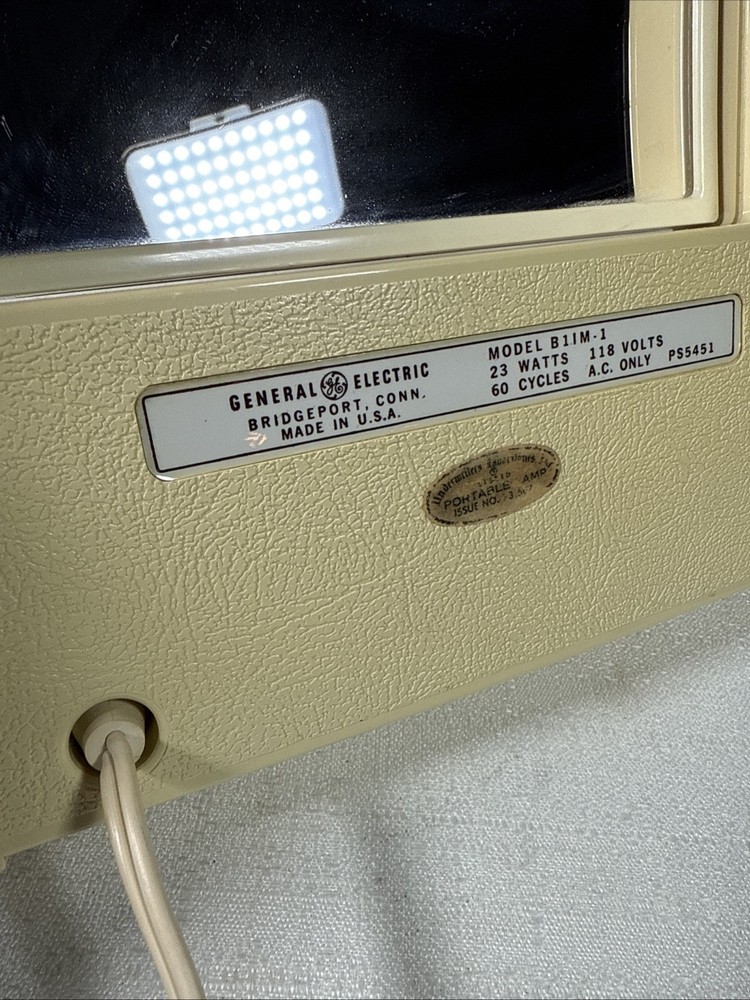 Vintage GE General Electric EUC Lighted Make Up Mirror