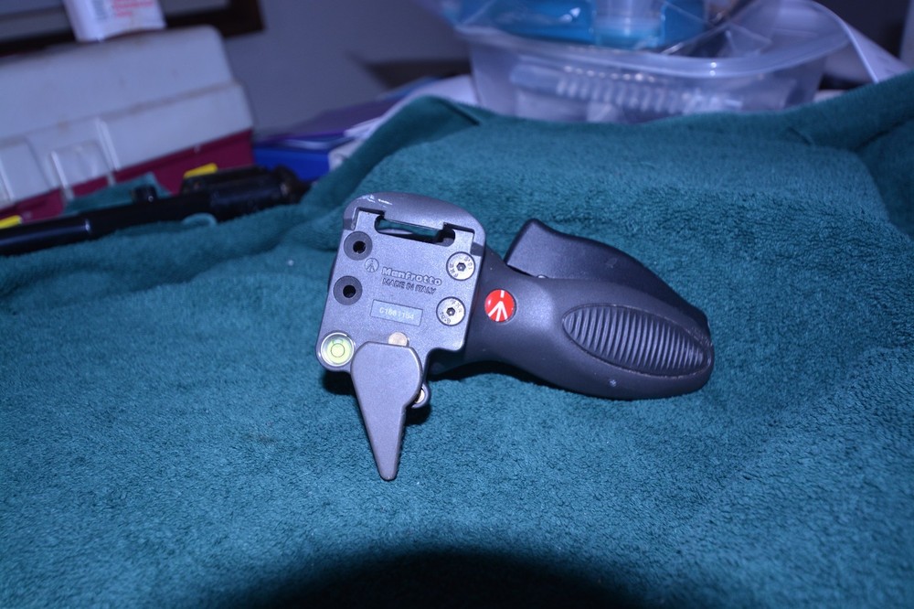 Manfrotto tripod head model 324RC2