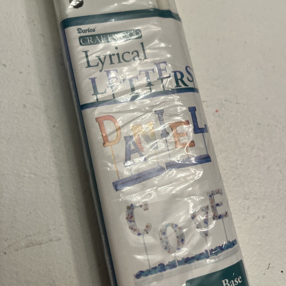 DARICE CRAFTWOOD LYRICAL LETTER PEG BASE WHITE