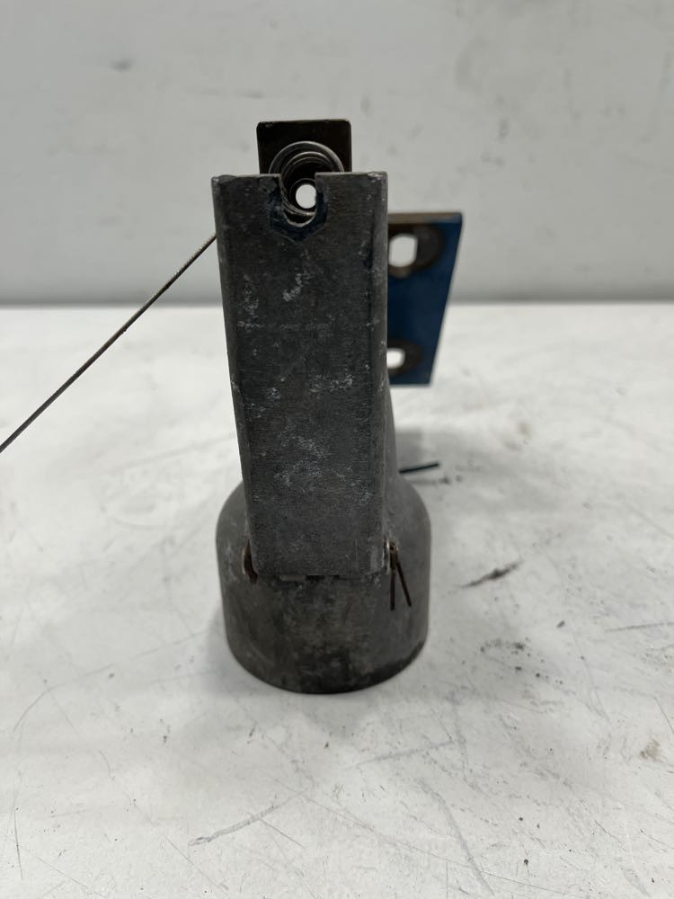 2004 Peterbilt 387 Hood Rest (638-10603)