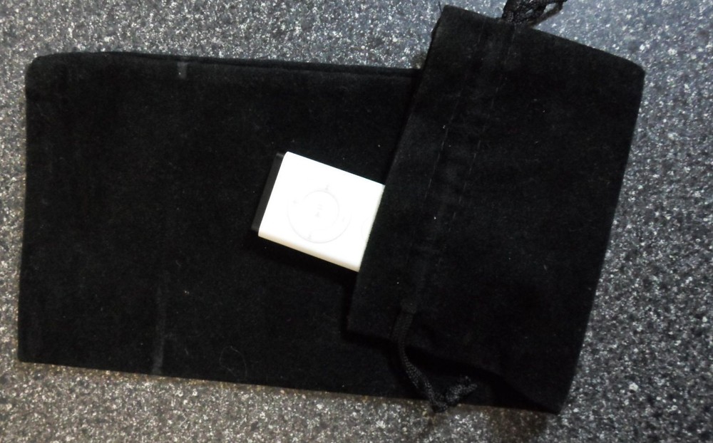 Genuine OEM Apple Remote Control Model A1156 , EMC 2086