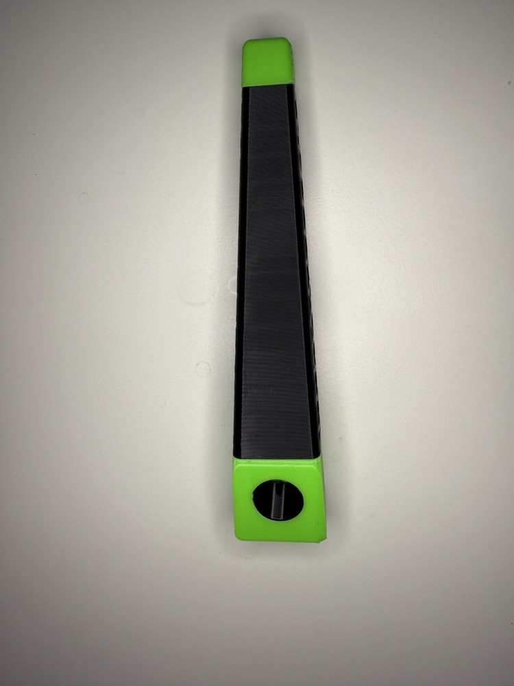 Headrest bow hanger with rubber insert