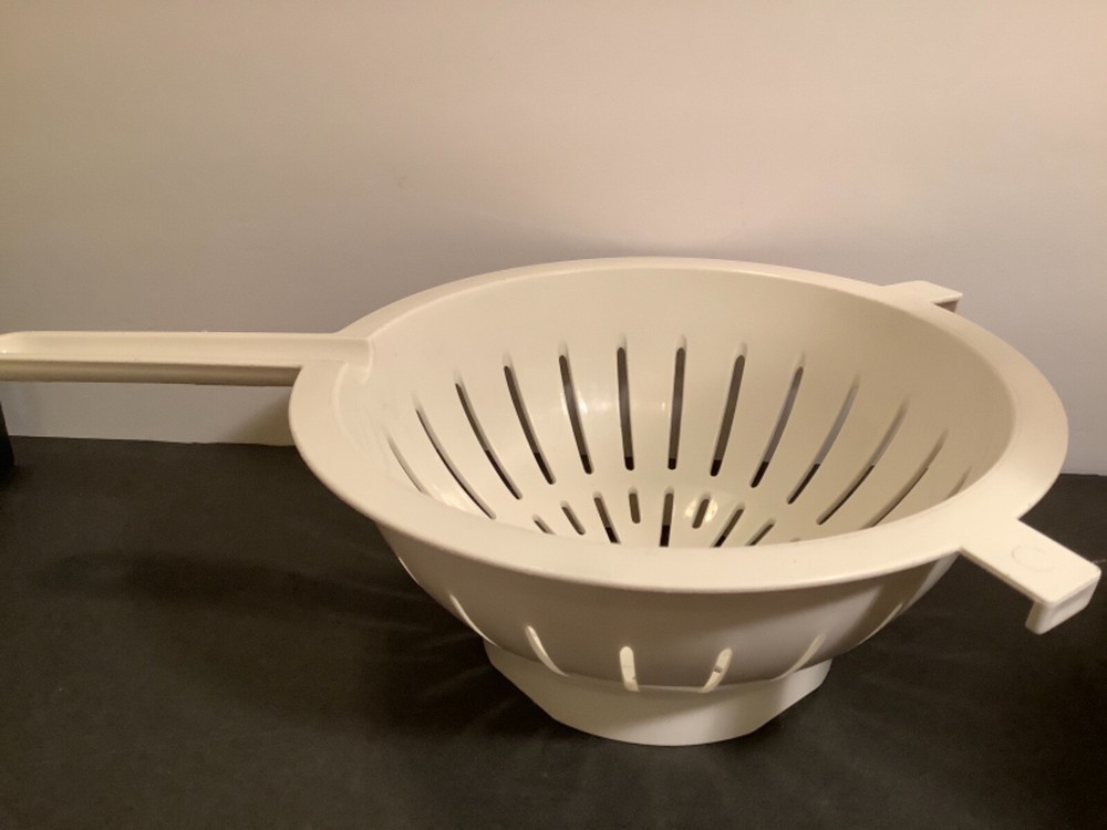 PYREX Accessories White 8.5” Colander Strainer with Handle Pot Hooks Vintage
