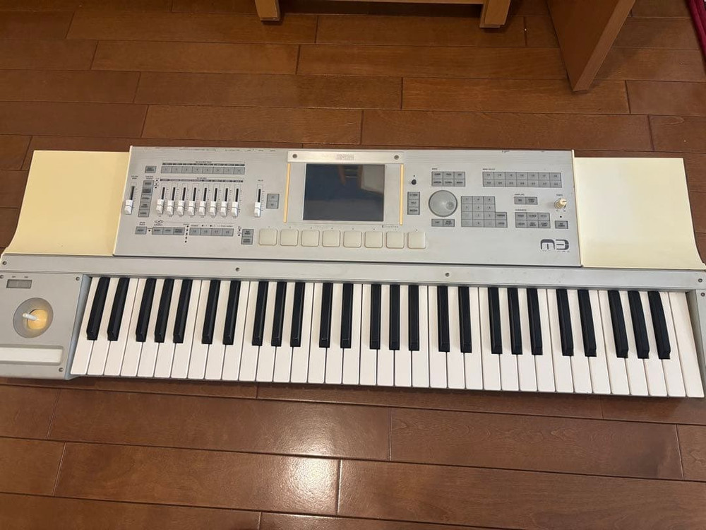 KORG M3-61 Keyboard/Synthesizer