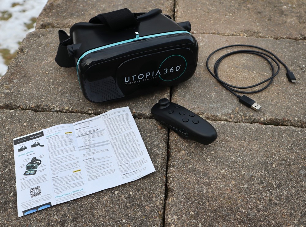 Utopia 360 Virtual Reality 3D Headset + Bluetooth Controller In Original Box
