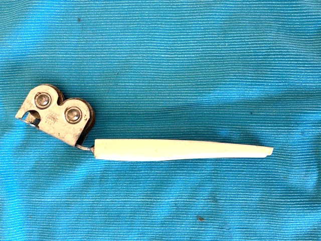 Vintage Ekco Metal Knife Sharpener Pull-Through White Plastic Handle VGUC