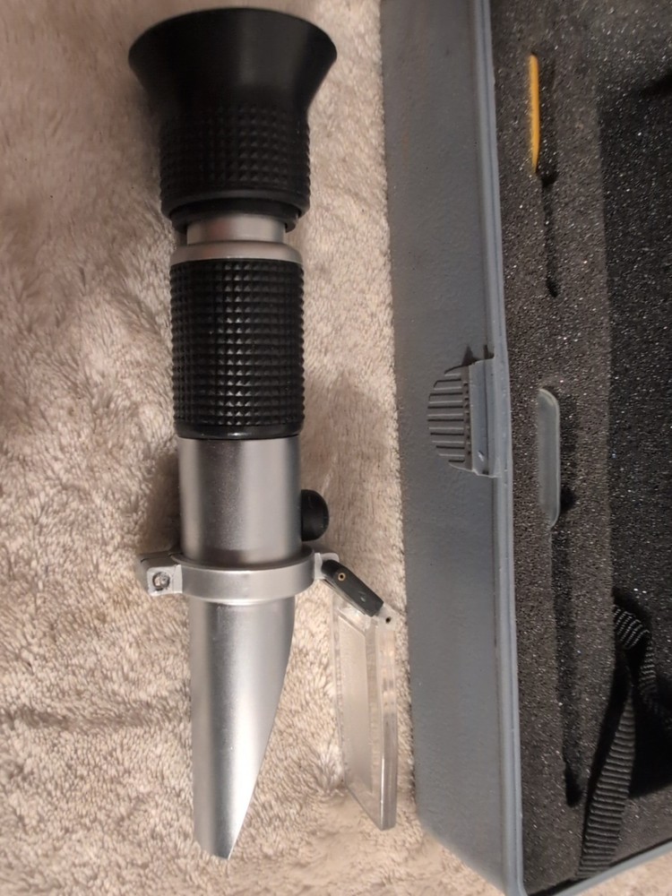 HAND-HELD REFRACTOMETER New Never Used