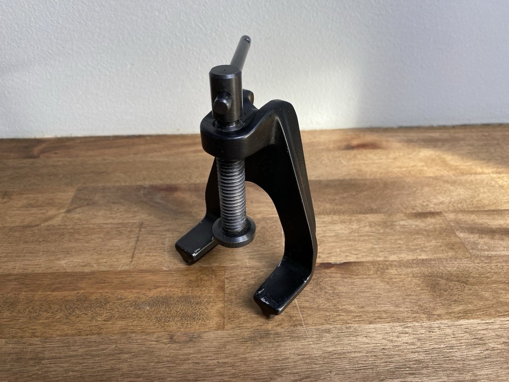 REDDING DOUBLE "C" CLAMP FOR POWDER MEASURES - RELOADING