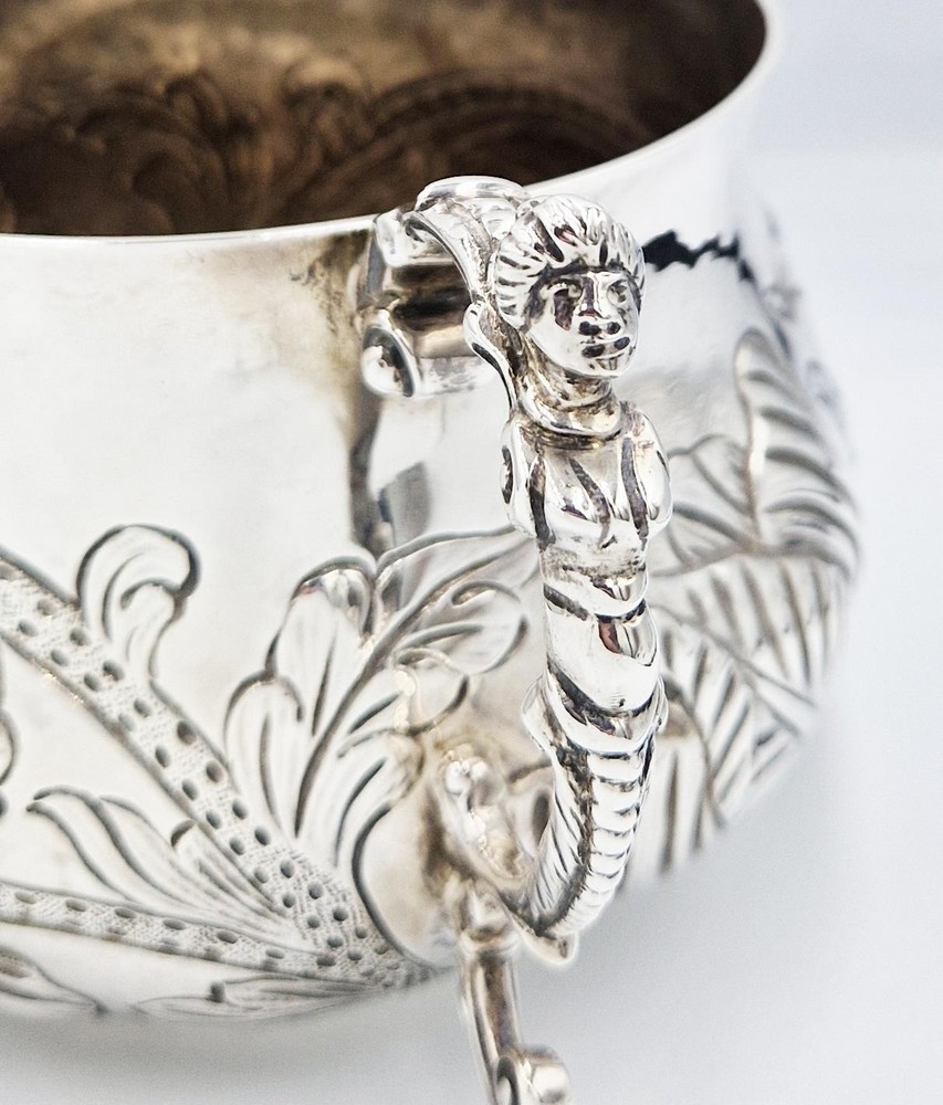 ANTIQUE SOLID SILVER MAIDEN HANDLED PORRINGER - POSSIBLY 17TH / 18TH CENTURY