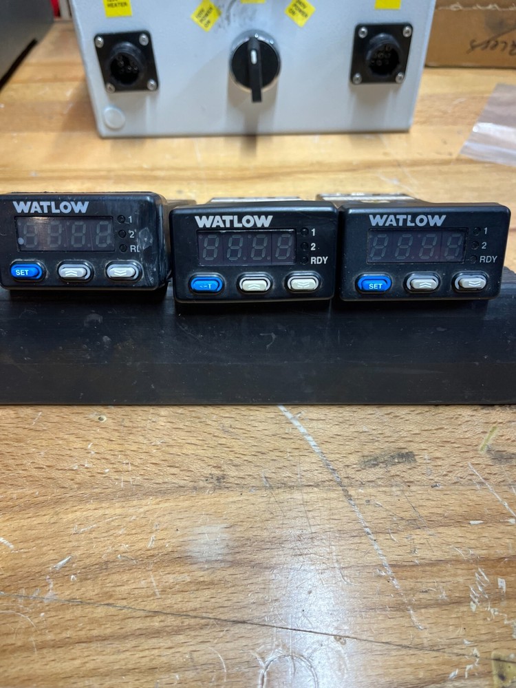 Watlow 935A-1CC0-000G Temperature Controller