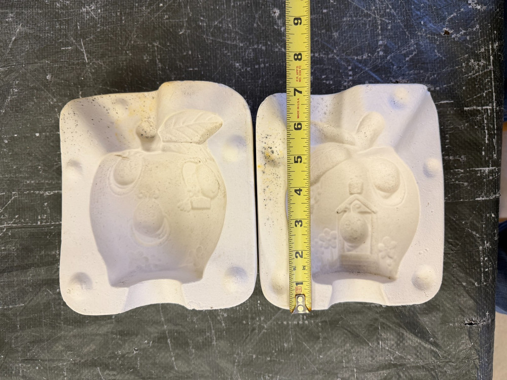 VINTAGE EVERGREEN CERAMIC MOLD #255 APPLE/WORMS