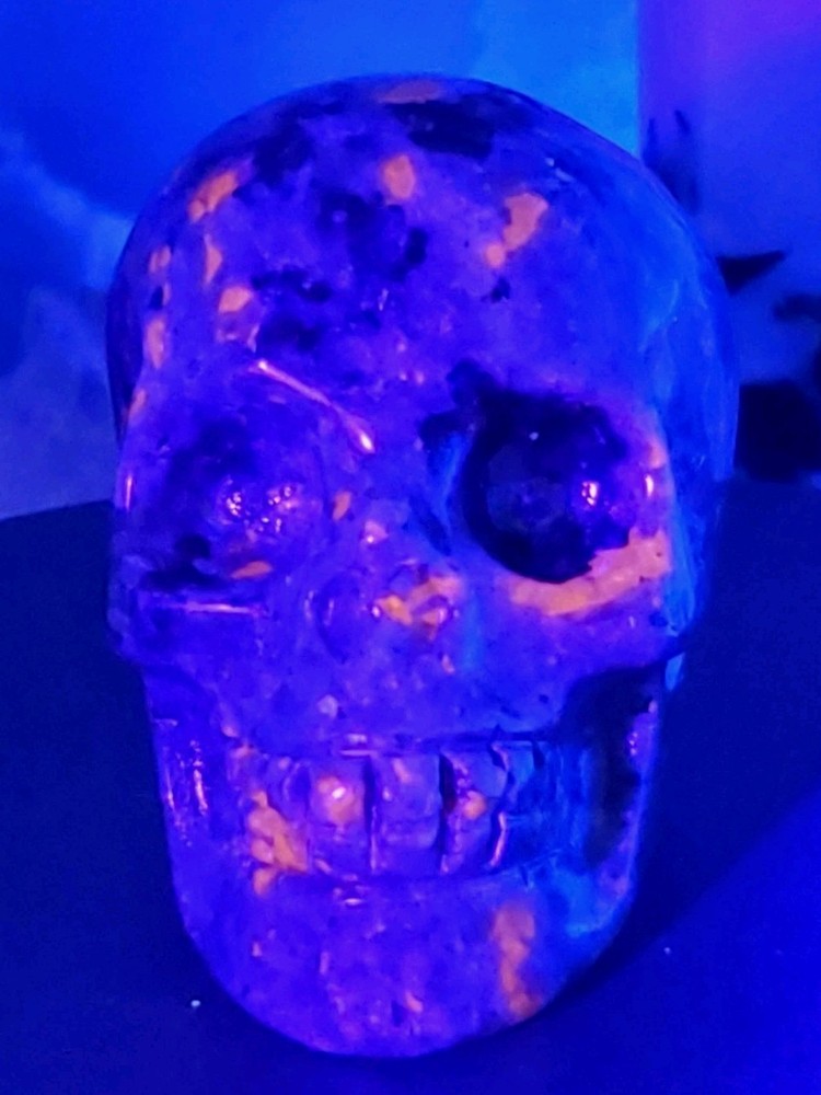 Yooperlite/Flame stone Skull Carving. SUPER UV REACTIVE