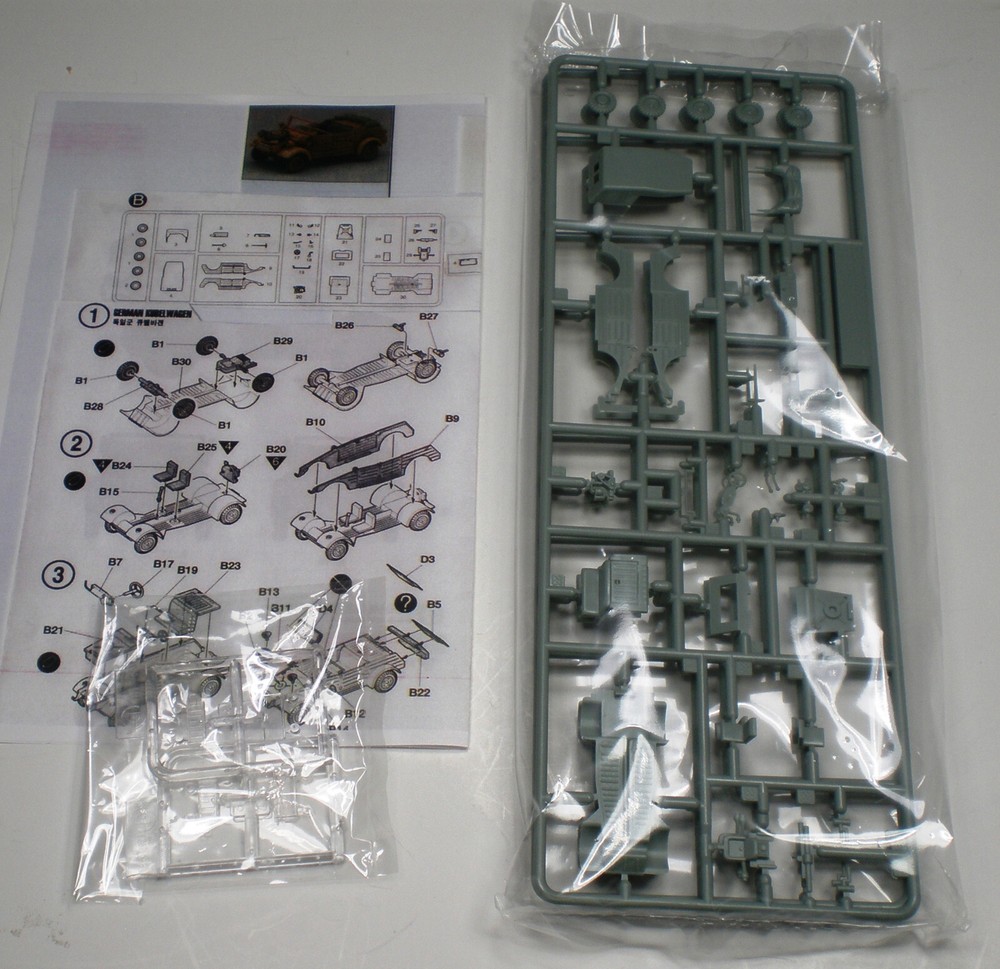 1/72 Scale WWII German Kubelwagons (Jeeps), 2 Model Kits