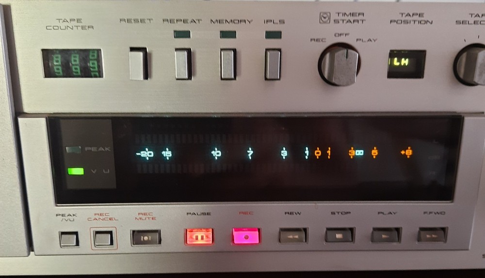 Akai GX f-90 cassette deck