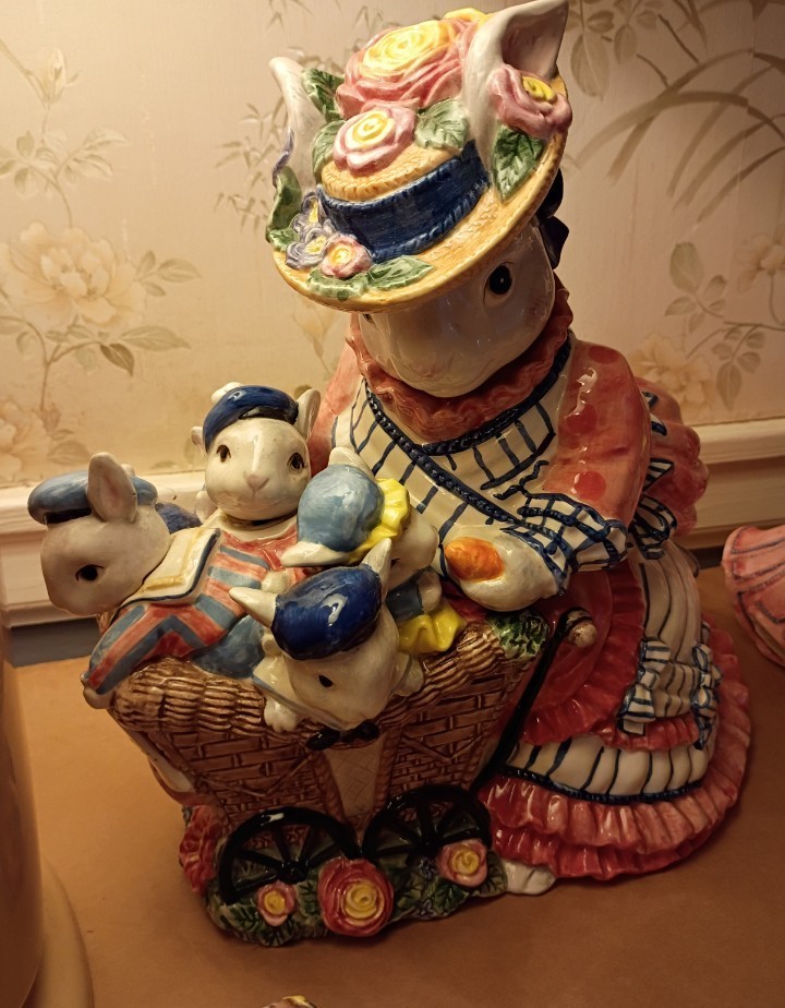 Fitz & Floyd 1995 "Bustles & Beaus" Ceramic Cookie Jar