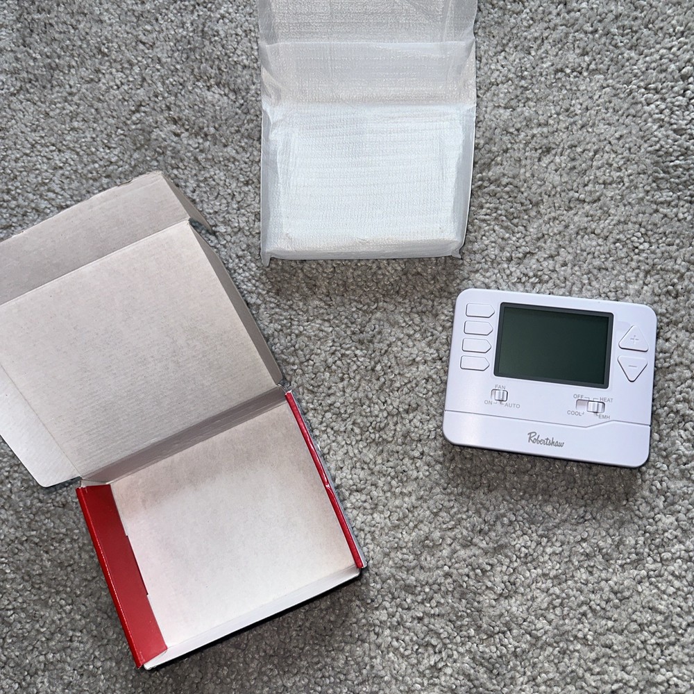 Robertshaw RS8210 Non-Programmable Multi-Stage 2H/1C Wall Thermostat